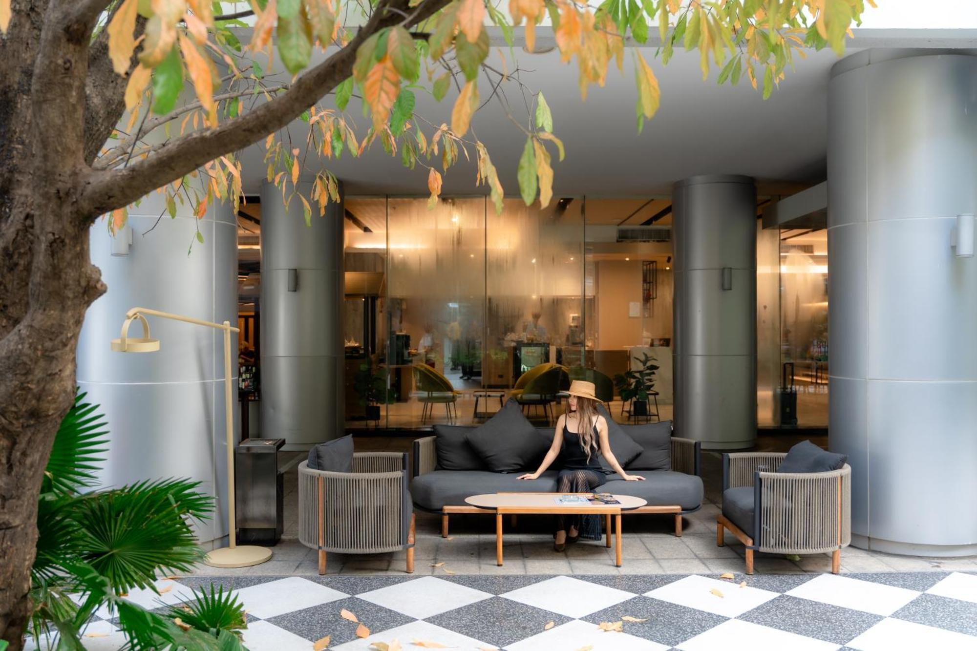 Parkroyal Suites Bangkok Exterior foto